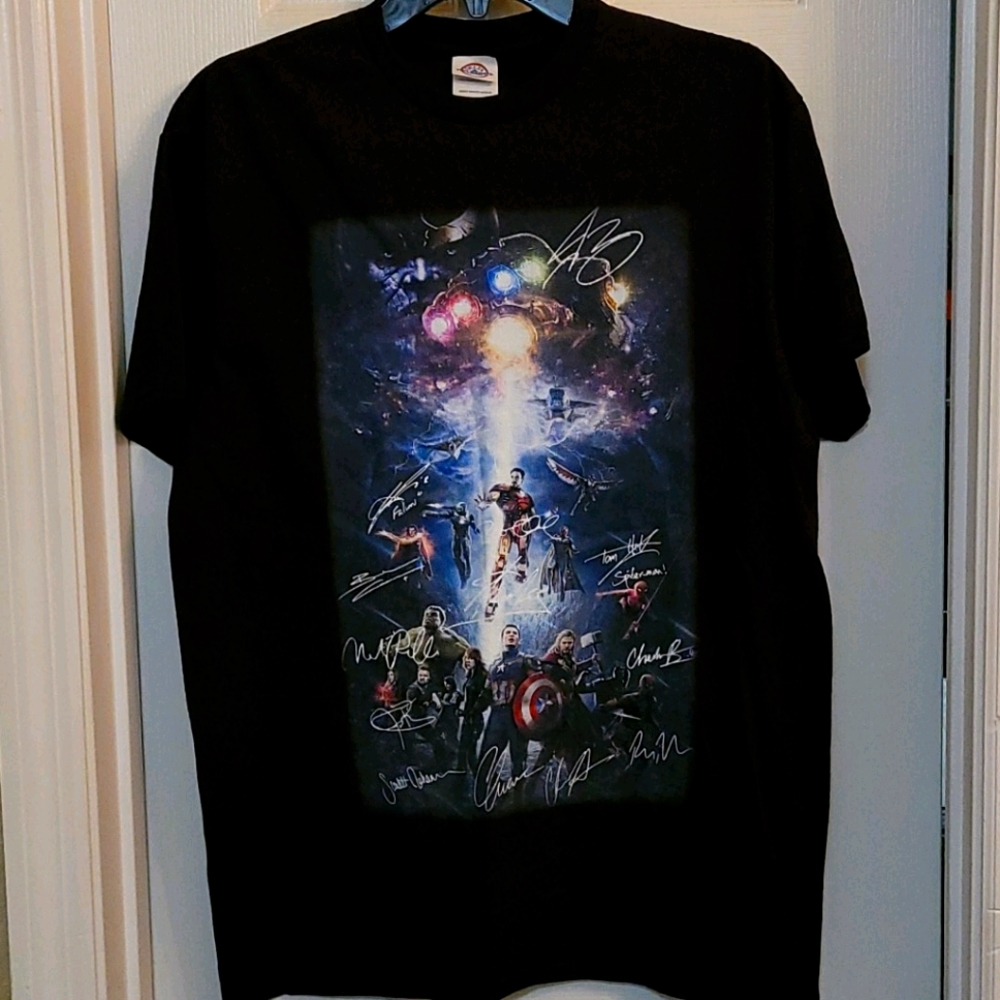Mens medium avengers logo T shirt